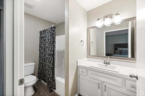 Luxurious Bathroom at The Oaks Apartments, Upland