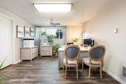 the preserve at ballantyne commons office space with desk and chairs
