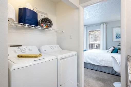 Tampa Apartments with W/D at Arbour Ponds Aspen Laundry 2x2 950 sq ft