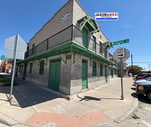 516 S Kansas building