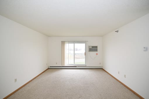 Unfurnished Bedroom at Hillcrest Apartments, St Cloud, MN