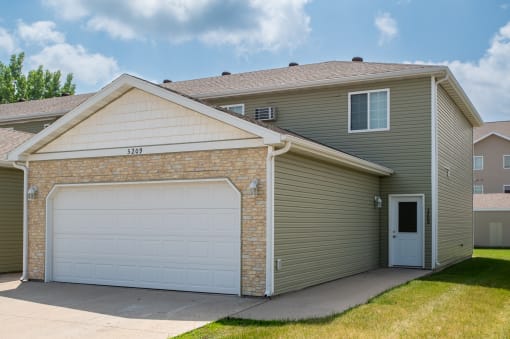 Garage at Courtyard Townhomes, Moorhead, MN, 56560