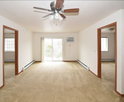 Unfurnished Living Room at Keeneland Village Apartments, MN, 55377
