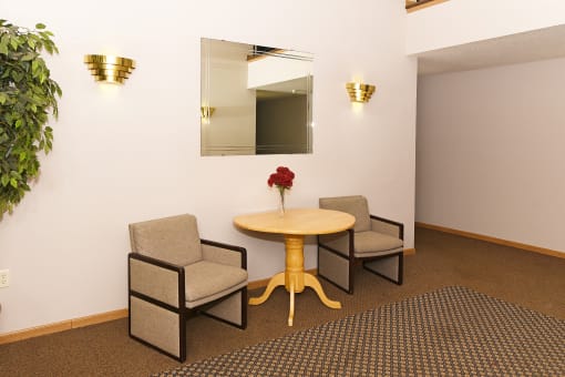 a room with a table and three chairs in front of a mirror Pinewood Estates, Zimmerman