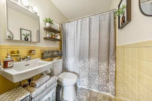 500 Manila unit bathroom with a toilet and a shower and a sink