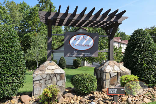 The sign at the entrance to River View Townhomes.