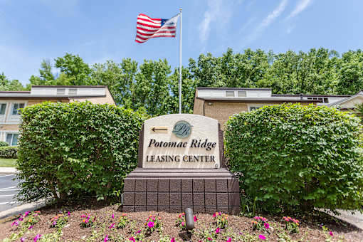 Sign at Potomac Ridge Apartments, Woodbridge