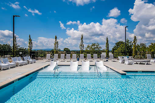 Large Pool at Ardmore at Vance, Chattanooga, TN