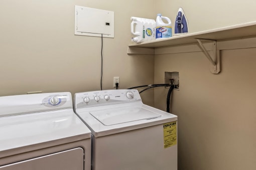 Lakeside Hills Apartments Washer & Dryer