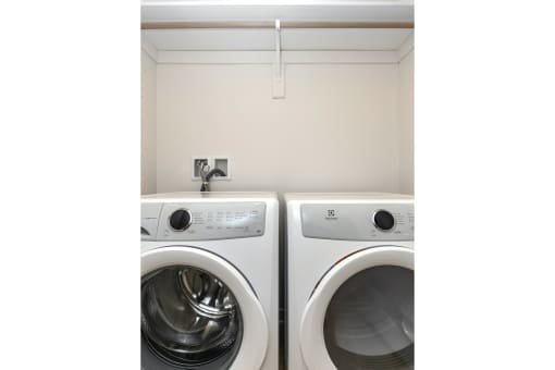 Full-sized in-unit washer & dryers at Edge 204 Apartments in Omaha, NE