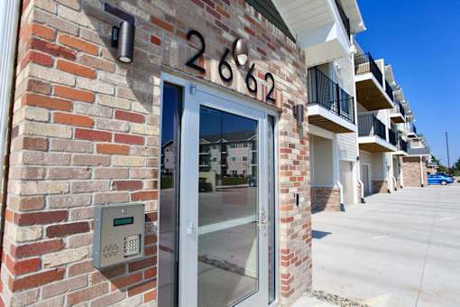 A brick building with the number 2662 on it.