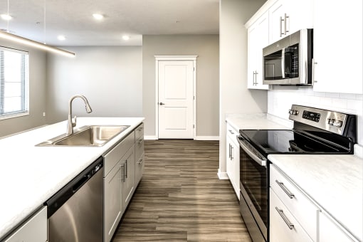 Stainless Steel Appliances at Deerfield Apartments and Chateaus in Fremont, NE