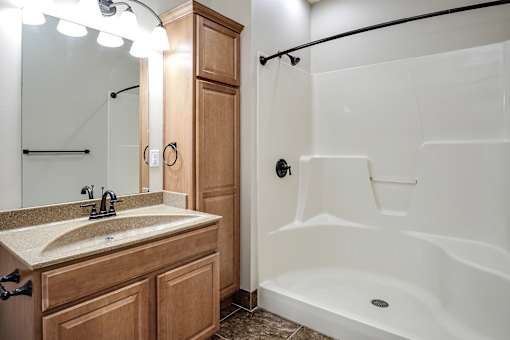 Large bathrooms at Residences at Oak Pointe in Grand Island, NE