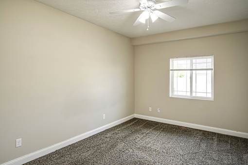 One and two bedroom apartments with carpet and ceiling fans at Residences at Oak Pointe in Grand Island, NE