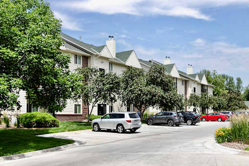 One- two- and three-bedroom apartment homes featuring amenities like three pools, fitness center, basketball court and much more at The Pointe in La Vista, NE