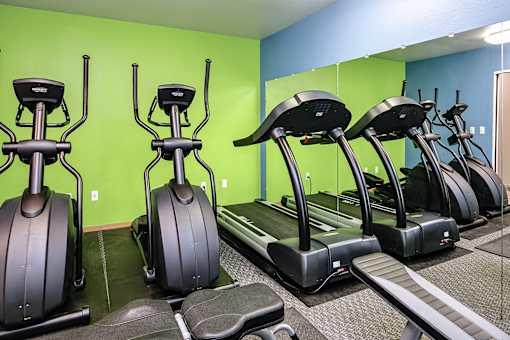 One- two- and three-bedroom apartment homes featuring amenities like three pools, fitness center, basketball court and much more at The Pointe in La Vista, NE