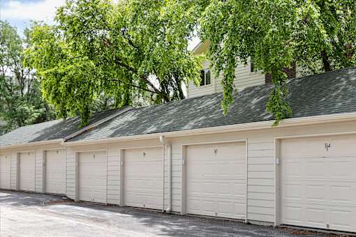 One- two- and three-bedroom apartment homes featuring amenities like three pools, fitness center, basketball court and much more at The Pointe in La Vista, NE