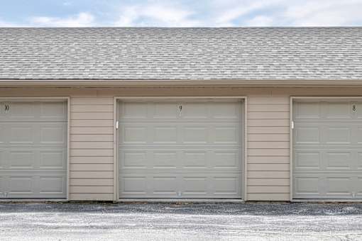 One- two- and three-bedroom apartment homes featuring amenities like three pools, fitness center, basketball court and much more at The Pointe in La Vista, NE