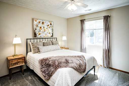 One- two- and three-bedroom apartment homes featuring amenities like three pools, fitness center, basketball court and much more at The Pointe in La Vista, NE