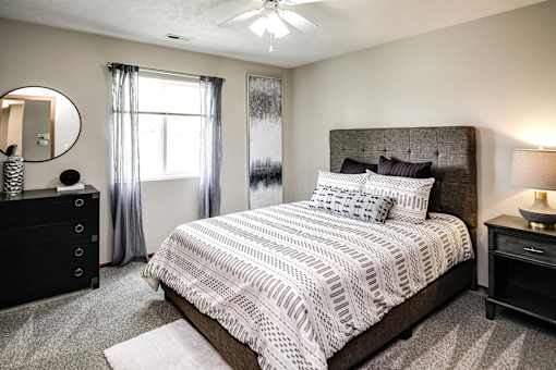 One- two- and three-bedroom apartment homes featuring amenities like three pools, fitness center, basketball court and much more at The Pointe in La Vista, NE