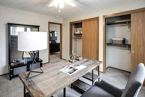 One- two- and three-bedroom apartment homes featuring amenities like three pools, fitness center, basketball court and much more at The Pointe in La Vista, NE