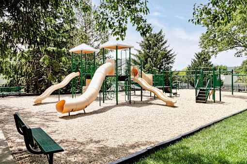 One- two- and three-bedroom apartment homes featuring amenities like three pools, fitness center, basketball court and much more at The Pointe in La Vista, NE