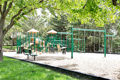 One- two- and three-bedroom apartment homes featuring amenities like three pools, fitness center, basketball court and much more at The Pointe in La Vista, NE