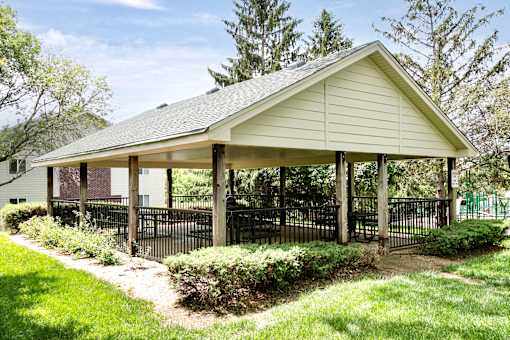 One- two- and three-bedroom apartment homes featuring amenities like three pools, fitness center, basketball court and much more at The Pointe in La Vista, NE