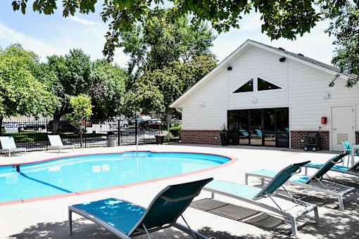 One- two- and three-bedroom apartment homes featuring amenities like three pools, fitness center, basketball court and much more at The Pointe in La Vista, NE