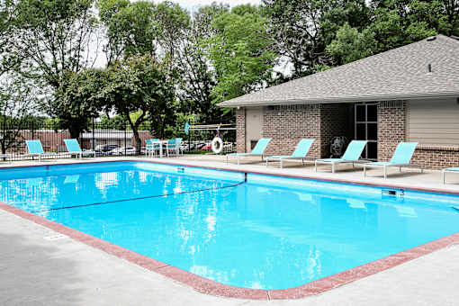 One- two- and three-bedroom apartment homes featuring amenities like three pools, fitness center, basketball court and much more at The Pointe in La Vista, NE