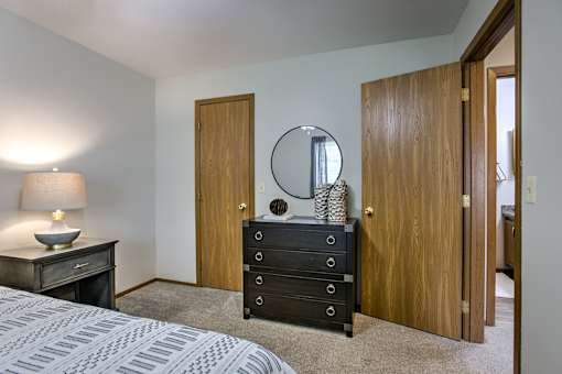 One two and three-bedroom apartment homes featuring amenities like three pools, fitness center, basketball court and much more at The Pointe in La Vista, NE