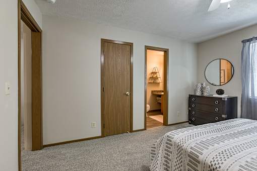 One two and three-bedroom apartment homes featuring amenities like three pools, fitness center, basketball court and much more at The Pointe in La Vista, NE