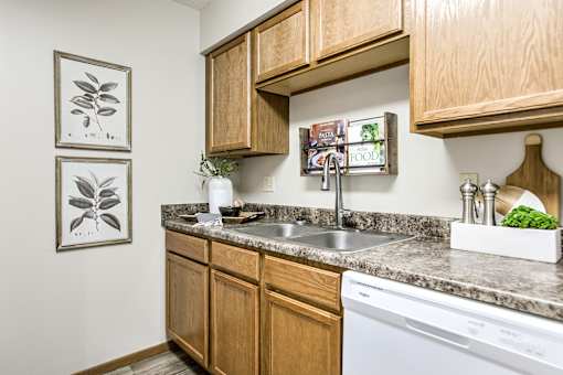 One two and three-bedroom apartment homes featuring amenities like three pools, fitness center, basketball court and much more at The Pointe in La Vista, NE