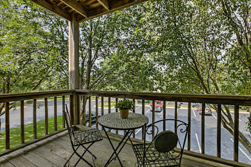 One two and three-bedroom apartment homes featuring amenities like three pools, fitness center, basketball court and much more at The Pointe in La Vista, NE