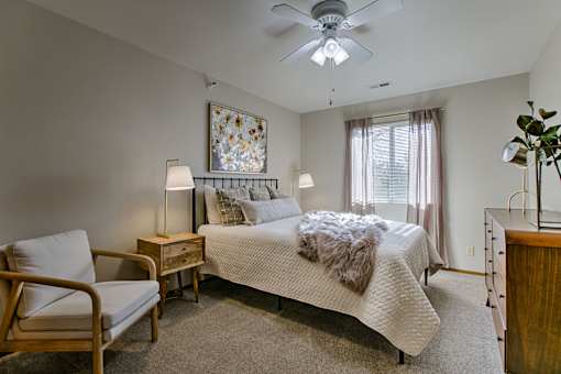 One two and three-bedroom apartment homes featuring amenities like three pools, fitness center, basketball court and much more at The Pointe in La Vista, NE