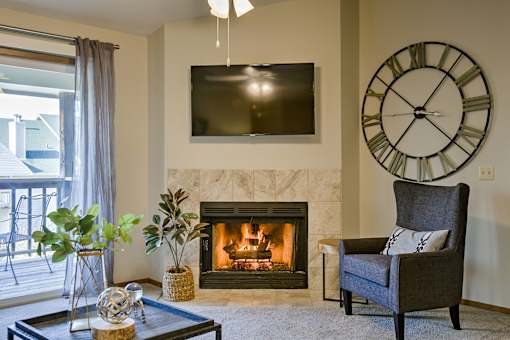 One two and three-bedroom apartment homes featuring amenities like three pools, fitness center, basketball court and much more at The Pointe in La Vista, NE