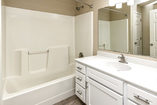 Bathroom at The Vue Apartments, Bellevue, 68123