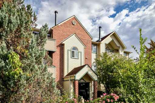 Property Exterior at Somerset Apartments in Lincoln, NE