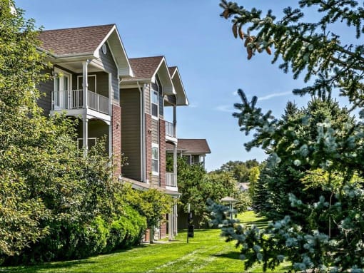 Courtyard With Green Space at The Vue Apartments, Bellevue, NE 68123