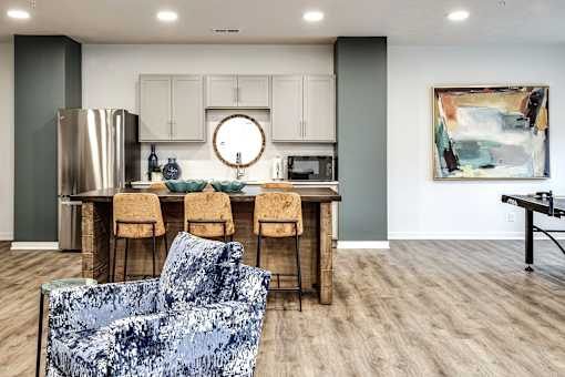 Vue 19 (Clubhouse) - A kitchen with a blue chair in front of it.