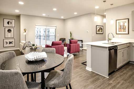 VUE 19 Model 2Bd - Dining Room Entry