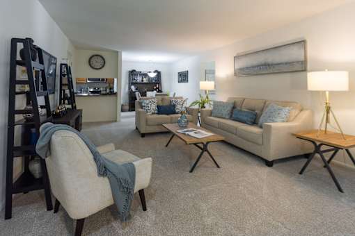Living Area With Dining View at Pointe North Apartments, Pennsylvania, 18017