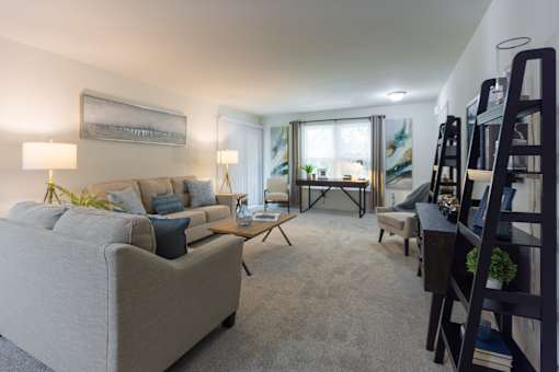 Carpeted Living Area at Pointe North Apartments, Bethlehem