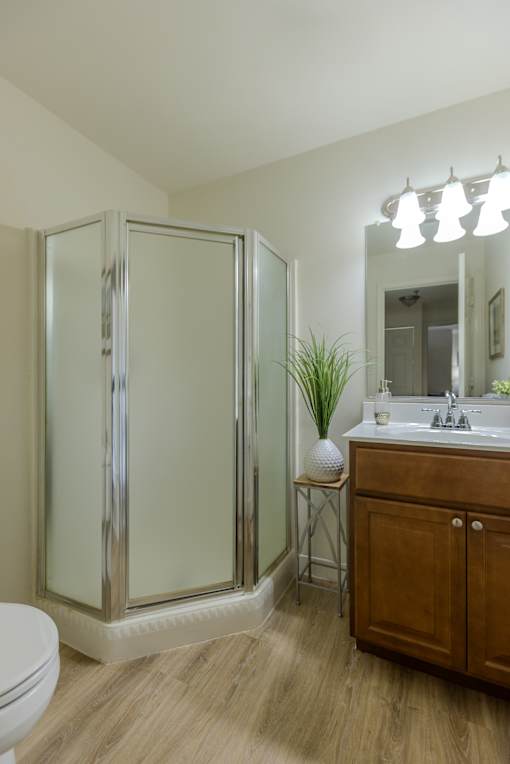 Bathroom With Vanity Lights at Pointe North Apartments, Pennsylvania, 18017