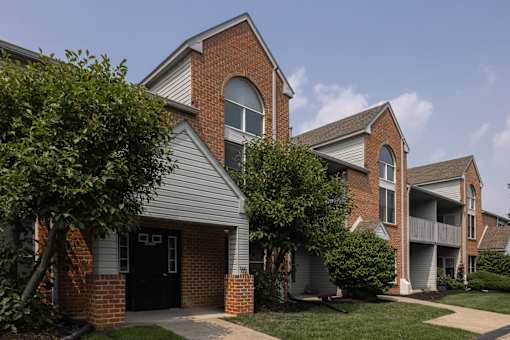 Building Exterior View at Pointe North Apartments, Pennsylvania