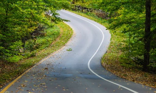 Winding road near apartments in Traverse City | Bayview of Traverse City