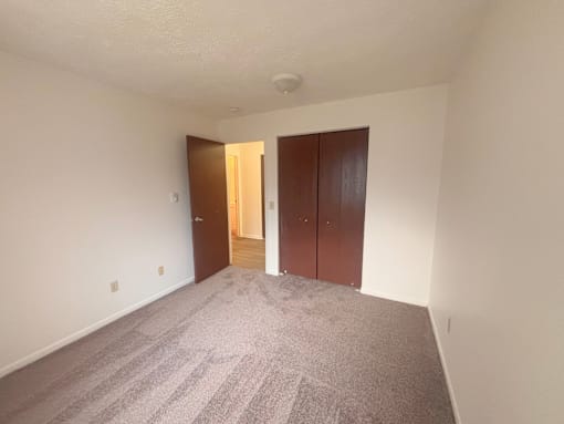 Lansing Apartments bathroom