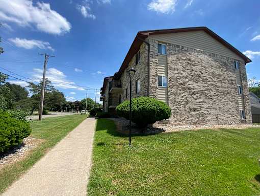 Apartments in Lansing, MI Exterior at Blue Spruce Apartments