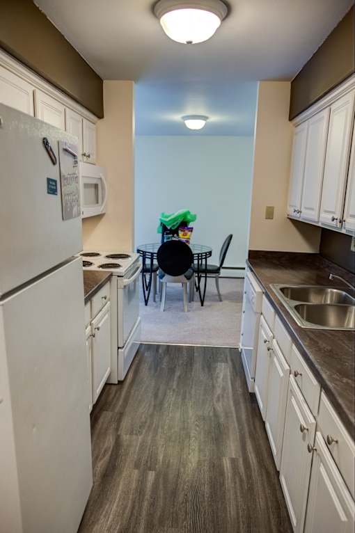 Spacious Kitchen in East Lansing Apartments near Michigan State University | Delta Arms