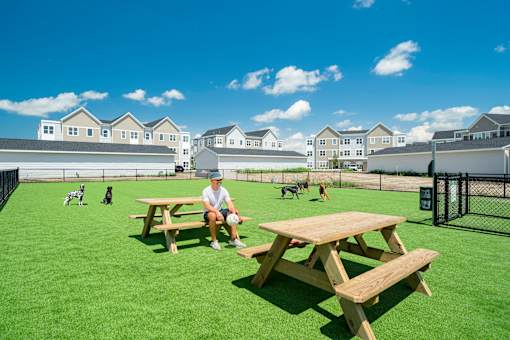Resident picnic area at Hudsonville, MI Apartments and Townehomes | Elmwood Lake Apartments in Hudsonville MI